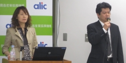 阮蔚氏(左)と星野和久(右)