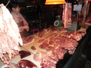 小売市場のお肉屋さん