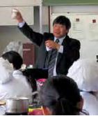 砂糖について化学的視点で説明する斎藤氏