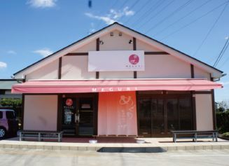 石田牧場に隣接する「めぐり」。毎週日曜日には「めぐり市場」に来る人でにぎわう。