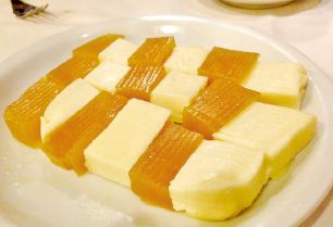 ビヒランテ(チーズと芋ようかんが交互に並ぶ)