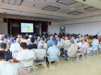 比屋根氏公演中の会場の様子