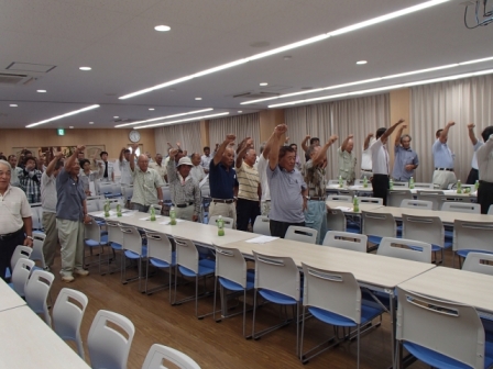 写真6 参加者によるがんばろう三唱
