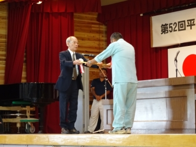 優良農家への賞状授与