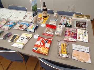 (写真9 展示の模様)