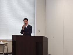 講演を行う全農濱本氏