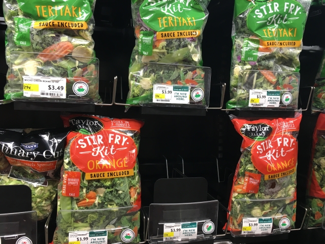 写真 小売店において販売されているキット (テリヤキ風味やオレンジ風味などのソースが付いている)