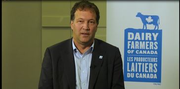 ▲ビデオメッセージでコメントを述べるランプロン会長