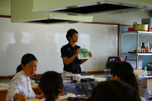 (写真12 鹿屋市 吉技師の説明の様子)