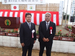写真3　機構理事長賞を受賞した（有）南西サービス（左）と若山秀也氏（右）