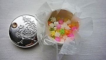 中には5色の金平糖が入っています