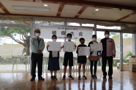 防風林ポスター原画コンクールの表彰式