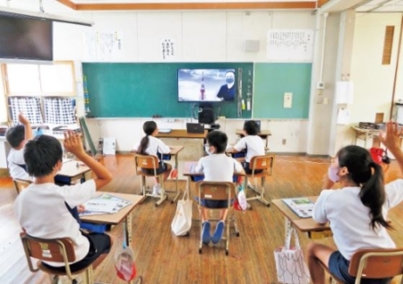職員からの問いかけに、積極的に挙手していただきました