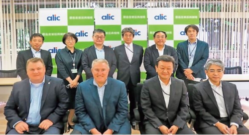3年ぶりの開催(撮影時のみマスクを外しました)USMEFホルストロム会長は、前列左から2番目