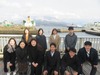 (写真:令和6年度初任者現地研修での集合写真(鹿児島県))